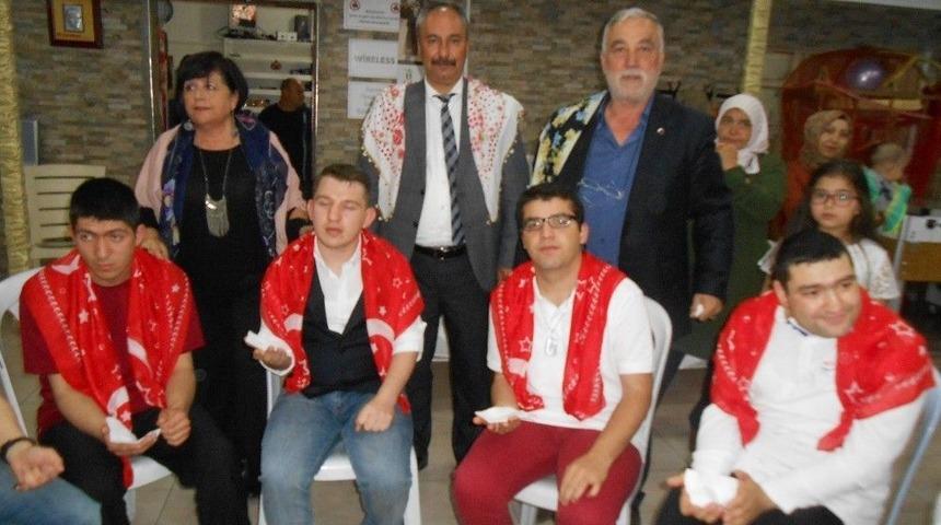 Temsili Askere Gidecek Engellilerin Eline Kına Yakıldı