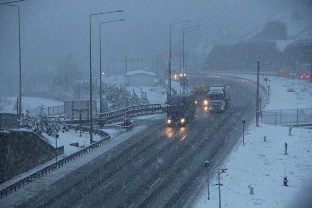 Bolu Dağı&rsquo;nda Yoğun Kar Yağışı Başladı 1