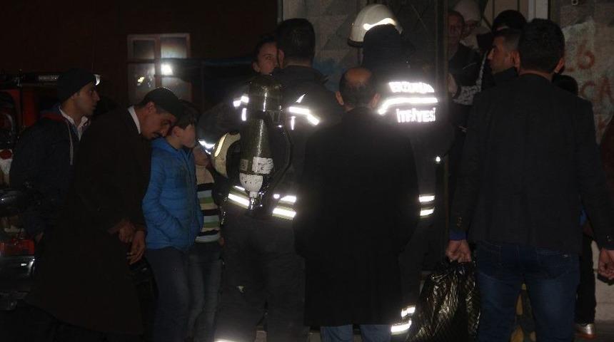 Yangın Yeri &Ccedil;orap Satıcısının Kazan&ccedil; Kapısı Oldu