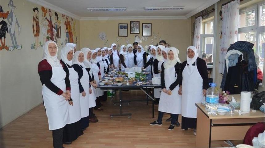 İvrindi’de Aşçı Yardımcılarının Uygulaması İle Ağızlar Tatlandı