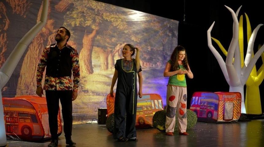 "&ccedil;anakkale Zaferi" &Ccedil;ocuklar İ&ccedil;in Tiyatro Sahnesinde