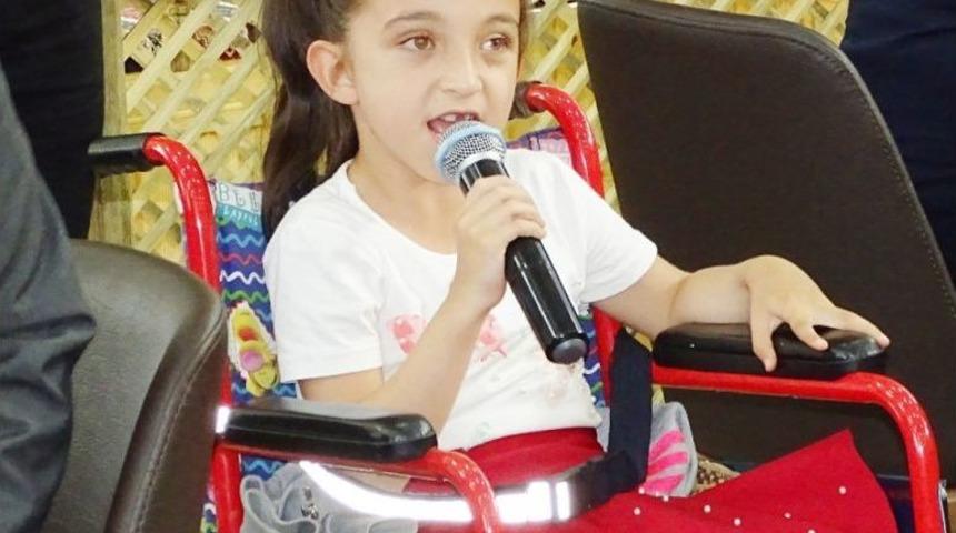 Engelli Minik Tuba&rsquo;dan Duygulandıran Şarkı