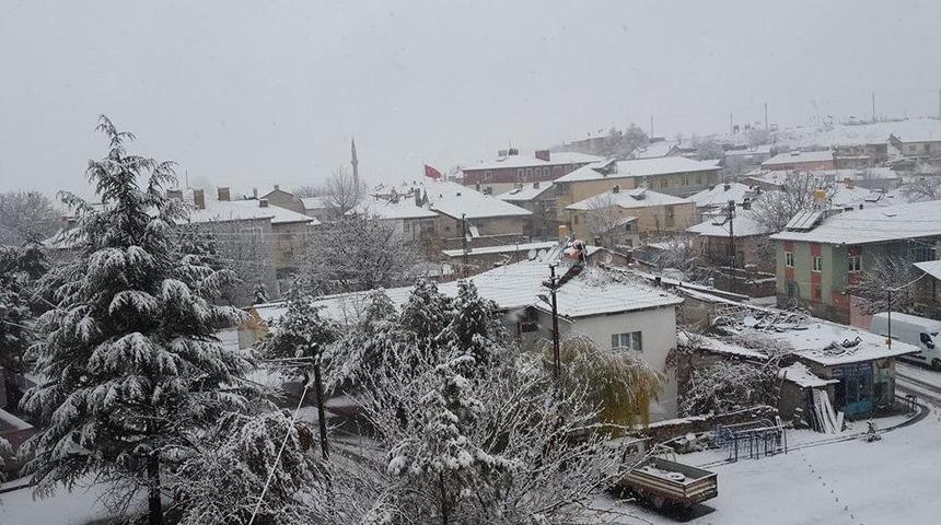 Felahiye’de Yoğun Kar Yağışı Etkili Oldu