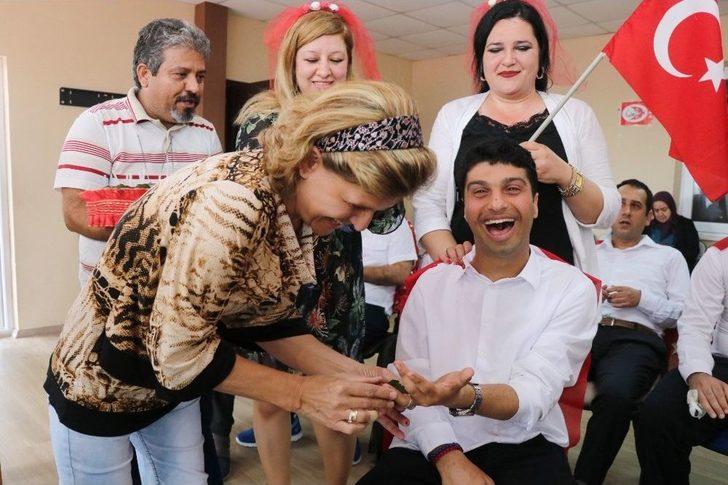 Engelliler Askere Kına İle Uğurlandı G2