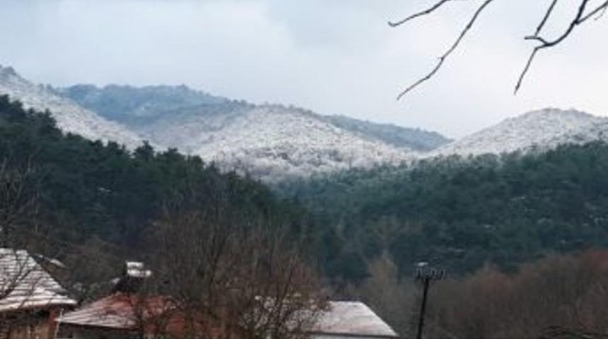 Mevsimin İlk Karı Köyleri Beyaza Bürüdü