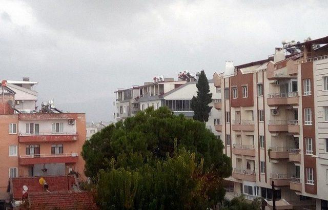 Didim’de Sağanak Yağış Hayatı Olumsuz Etkiledi