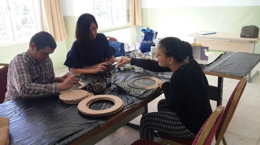 Engellilere Ahşap Süsleme Kursu