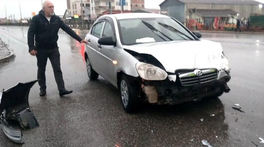 Otomobil İle Pikap Çarpıştı: 2 Yaralı