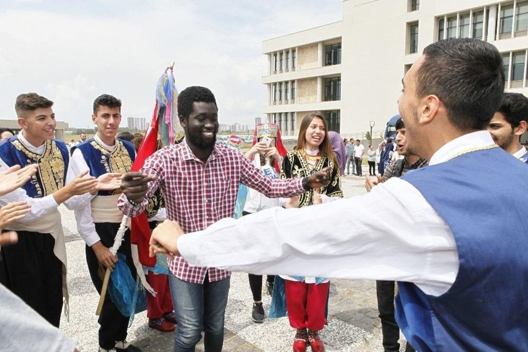Adana Bt&uuml;&rsquo;de Bahar Şenliği