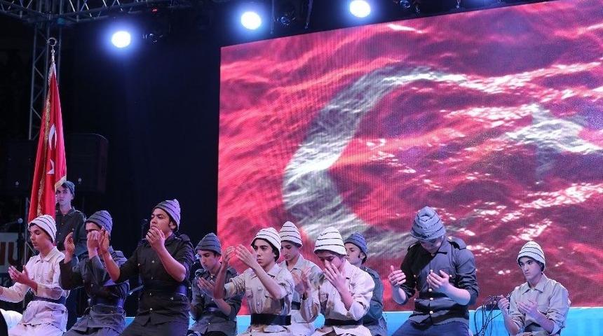 Şahinbey&rsquo;de &Ccedil;anakkale Şehitlerini Anma Gecesine Binlerce Kişi Katıldı