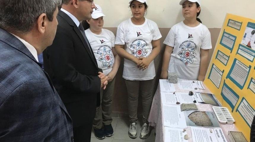 Kaymakam &Ouml;ner, T&uuml;bitak 4006 Bilim Fuarını Ziyaret Etti