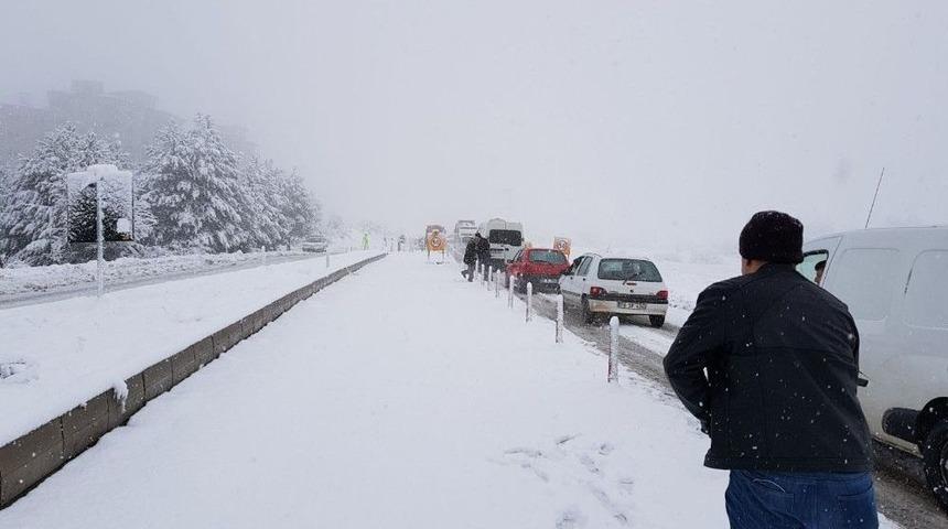 Karab&uuml;k-bartın Karayolu Kar İle Kaplandı