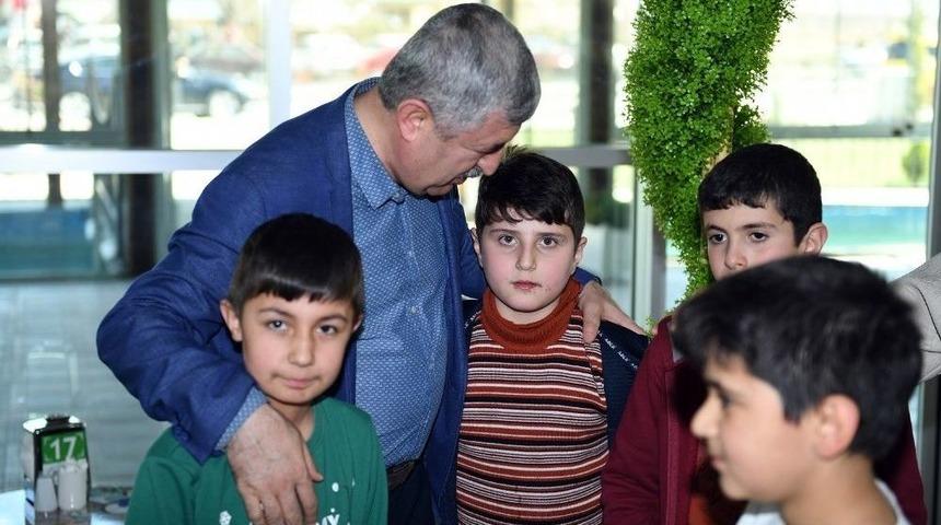 Polat&rsquo;tan &lsquo;yetim Ve &Ouml;ks&uuml;zlere Sahip &Ccedil;ıkılmalı&rsquo; Mesajı