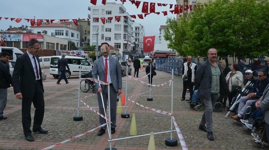 Engelliler İle Empati Kurmak İçin Zorlu Parkuru Geçtiler