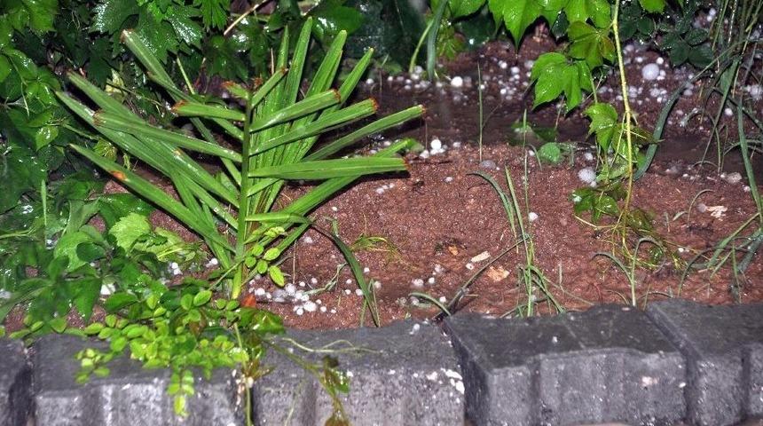Ak&ccedil;akale&rsquo;ye Mayıs Ayında Dolu Yağdı