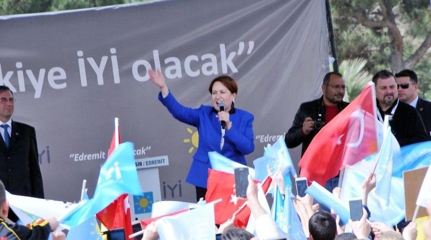 İyi Parti Genel Başkanı Meral Akşener, Balıkesir&rsquo;de İl&ccedil;e Teşkilatlarını A&ccedil;tı