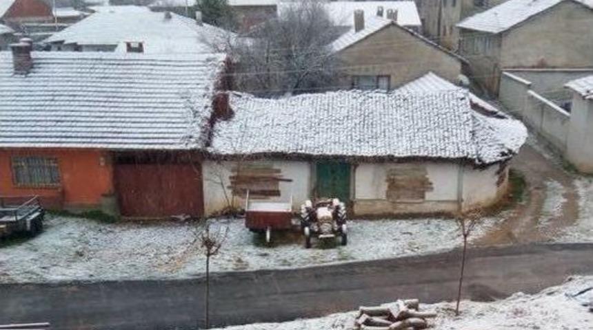 Bilecik&rsquo;in Y&uuml;ksek Tepeleri İle K&ouml;yler Beyaza B&uuml;r&uuml;nd&uuml;