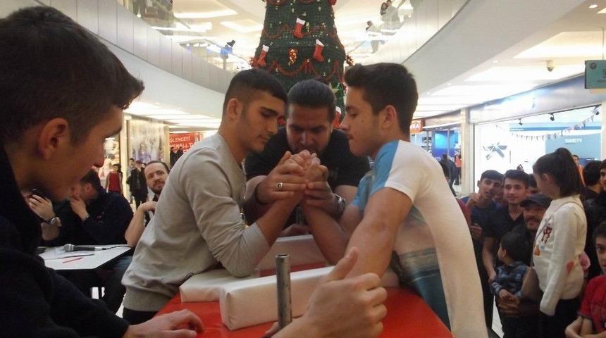 Sivas&rsquo;ta Liseler Arası Bilek G&uuml;reşi Yarışması