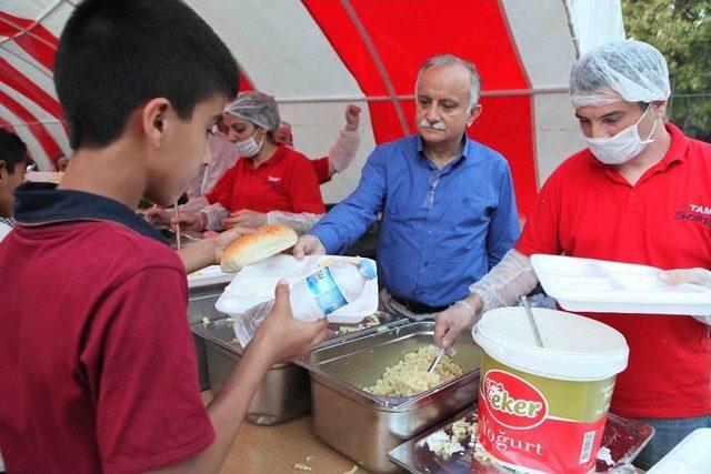 Bayraklı’da 6 Noktaya İftar Çadırı