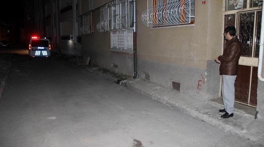 Eve Kitlenen K&ouml;pek Mahalle Sakinlerini İsyan Ettirdi