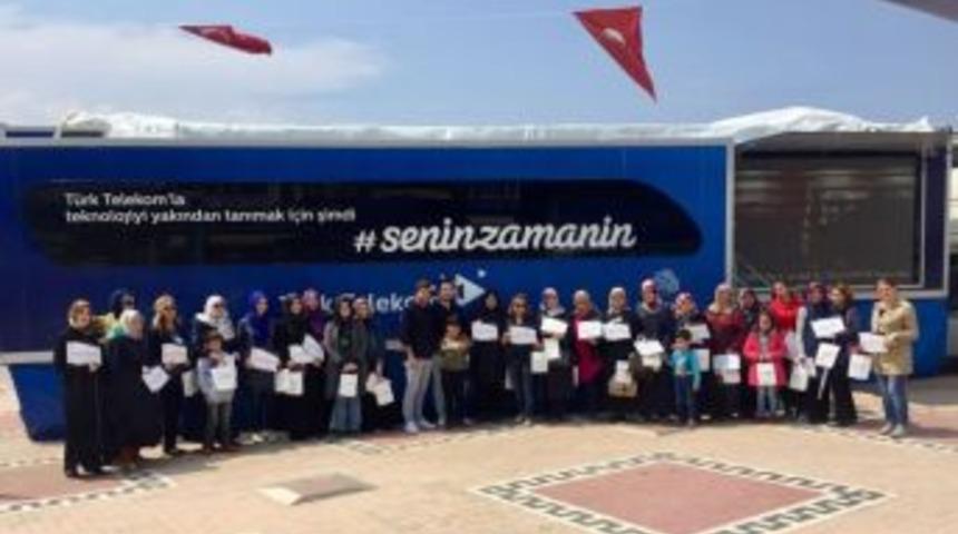 Türk Telekom Gezici Eğitim Tırı Bursa’ya Geldi