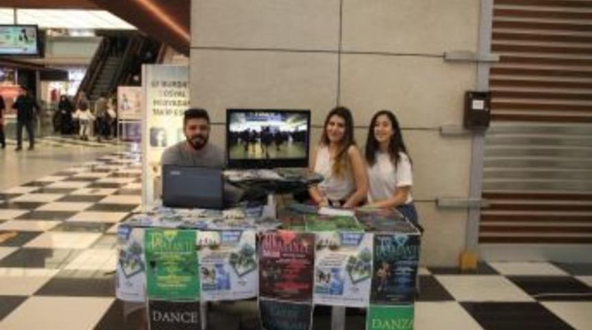 67 Burda Avm&rsquo;de Latin Dansı Tanıtım Standı A&ccedil;ıldı