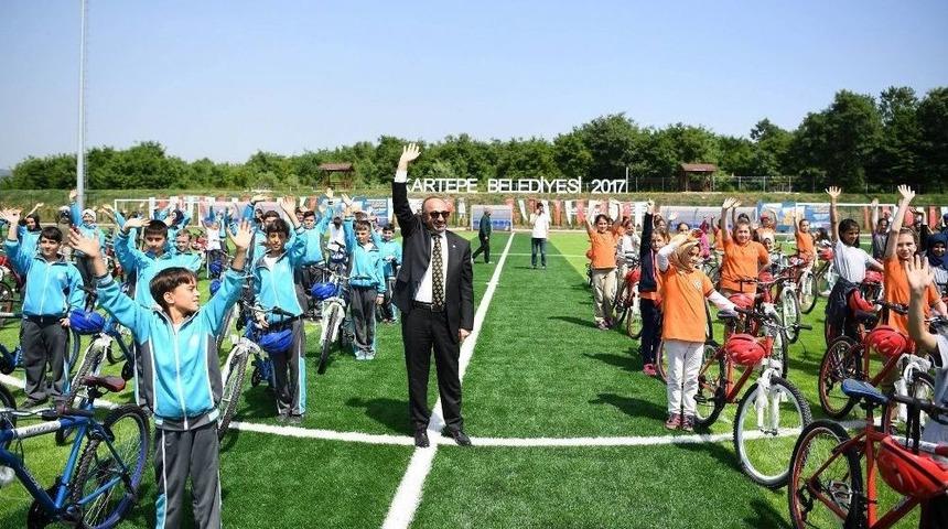 Kartepe’de Bisiklet Dağıtımı Devam Ediyor