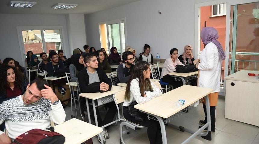 Bin 500 &Ouml;ğrenciye &Uuml;cretsiz &Uuml;niversiteye Hazırlık Kursu