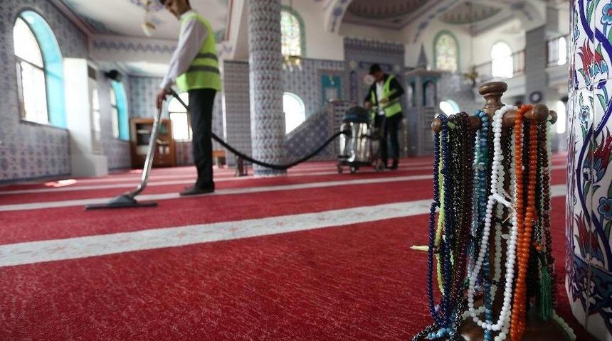 Yenimahalle&rsquo;de Camiler Ramazan&rsquo;a Hazır