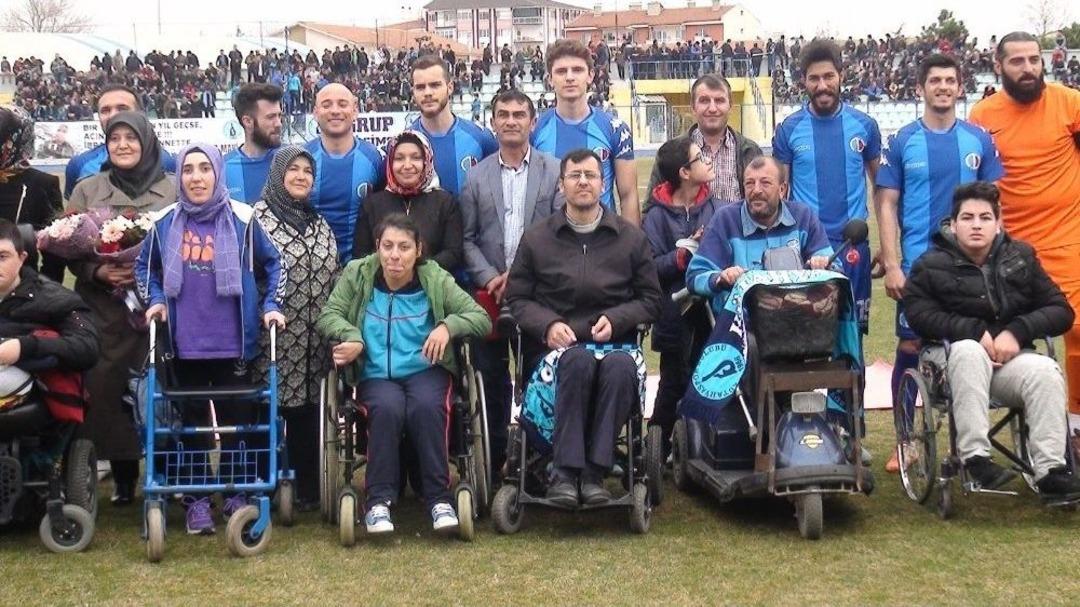 K&uuml;tahyaspor&rsquo;a Engelli Vatandaşlardan Destek