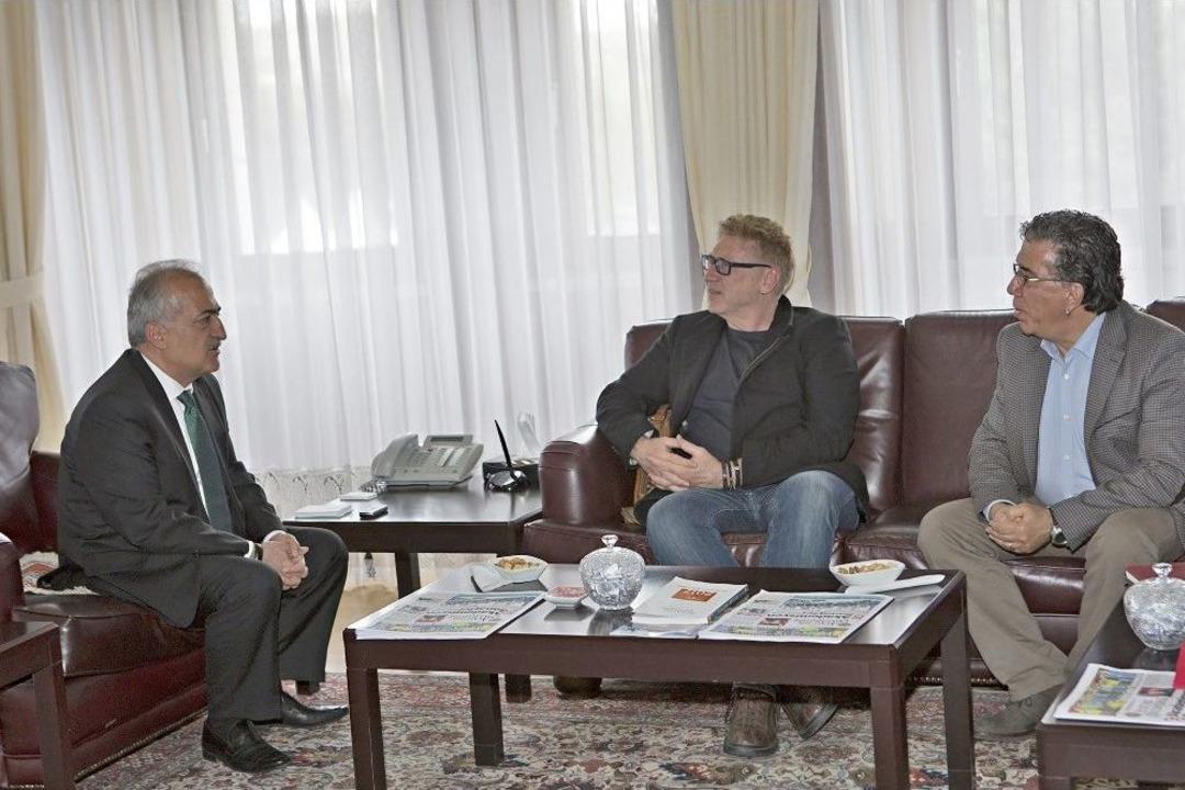 İsko&ccedil; M&uuml;zisyen Paul Dwyer, Rekt&ouml;r &Ccedil;omaklı&rsquo;yı Ziyaret Etti