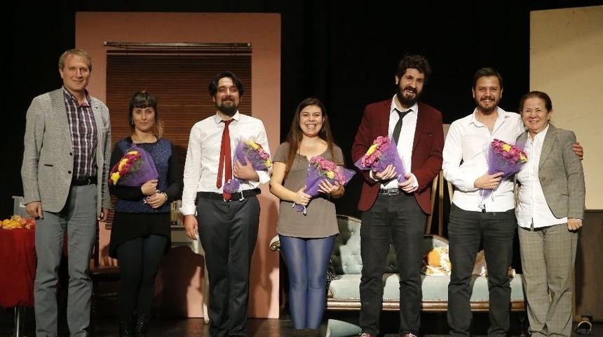 Kadına Şiddet Konak Sahnesinde