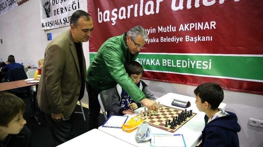 Satran&ccedil; Tutkunları Ata İ&ccedil;in Bir Arada