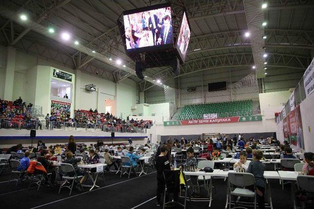 Satran&ccedil; Tutkunları Ata İ&ccedil;in Bir Arada 1