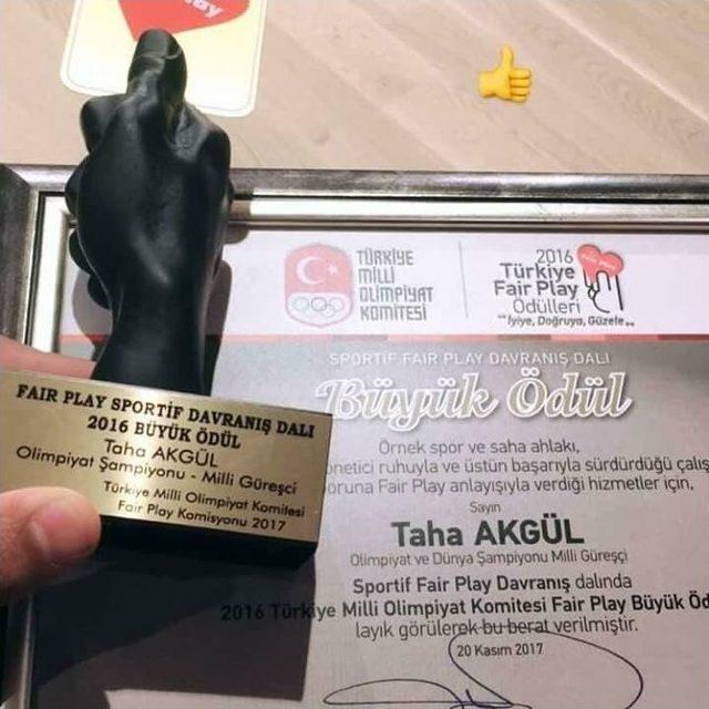 Milli Güreşçi Taha Akgül’e Büyük Onur 1