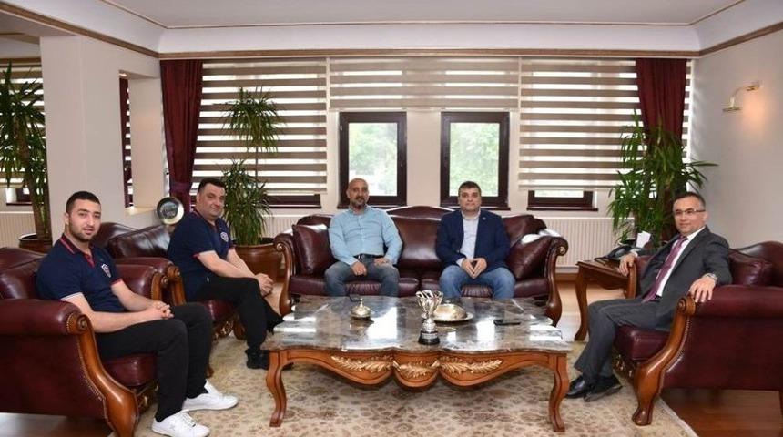 Tekerlekli Sandalye Basketbol Takımından Vali &Ccedil;eber&rsquo;e Ziyaret