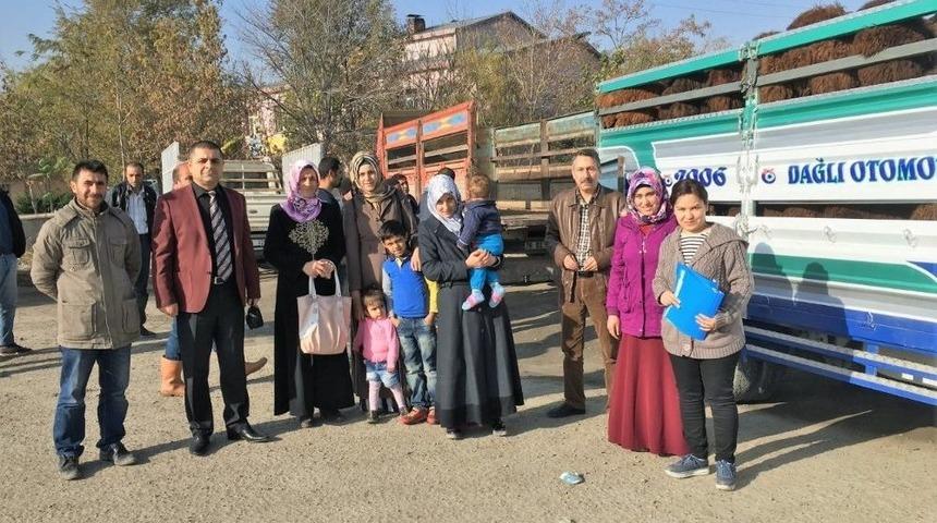 Iğdır&rsquo;da Gen&ccedil; &Ccedil;ift&ccedil;ilere Hayvan Dağıtımı