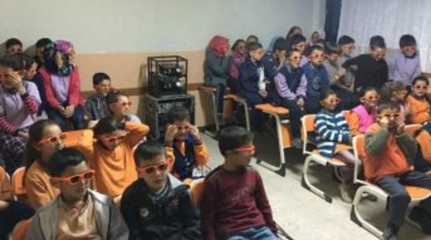Şaphane&rsquo;de &Ouml;ğrencilerin &rsquo;3d&rsquo; Sinema Keyfi