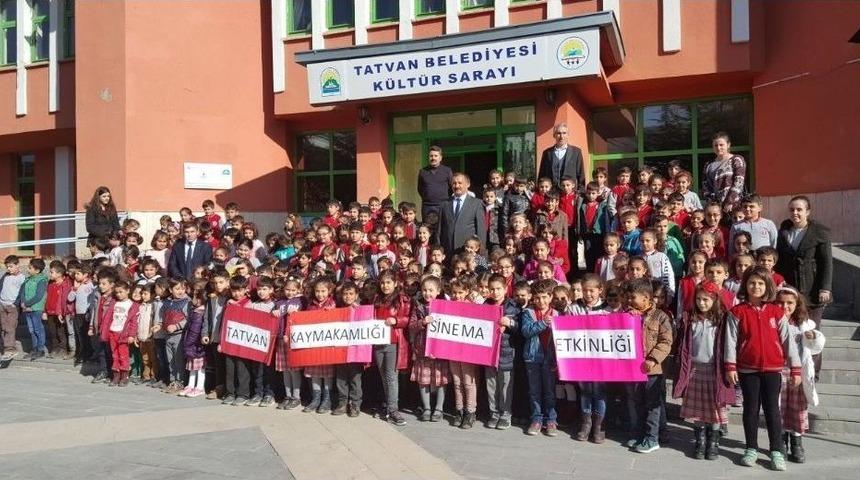 Tatvan&rsquo;da &Ouml;ğrenciler Sinema İle Buluştu