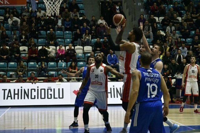 Tahincioğlu Basketbol Süper Ligi: Muratbey Uşak: 79 - İstanbul Bbsk: 83
