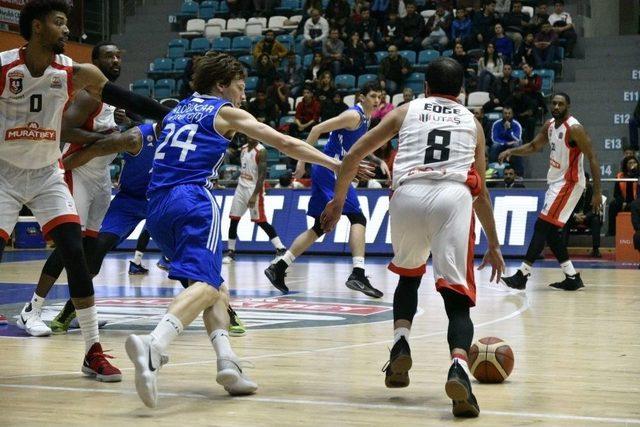 Tahincioğlu Basketbol Süper Ligi: Muratbey Uşak: 79 - İstanbul Bbsk: 83