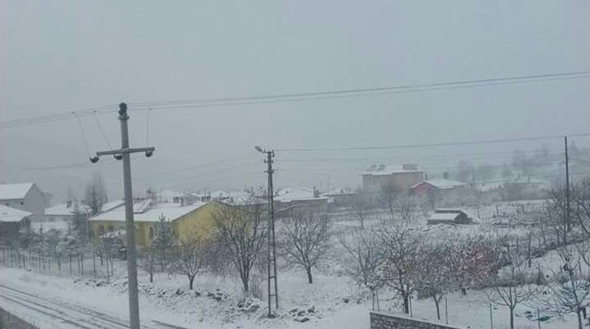 Dağ K&ouml;yleri Beyaza B&uuml;r&uuml;nd&uuml;