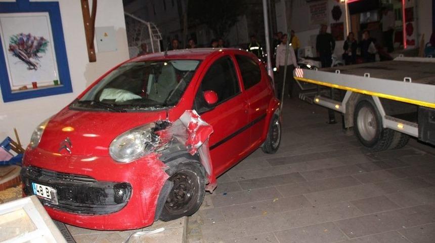 Kadın S&uuml;r&uuml;c&uuml; Aracıyla D&uuml;kkana Daldı