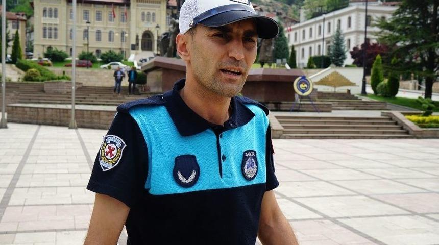 (&ouml;zel) Zabıta, Kriz Ge&ccedil;iren Kadın İle 2 Aylık Bebeğini Hastaneye Yetiştirdi