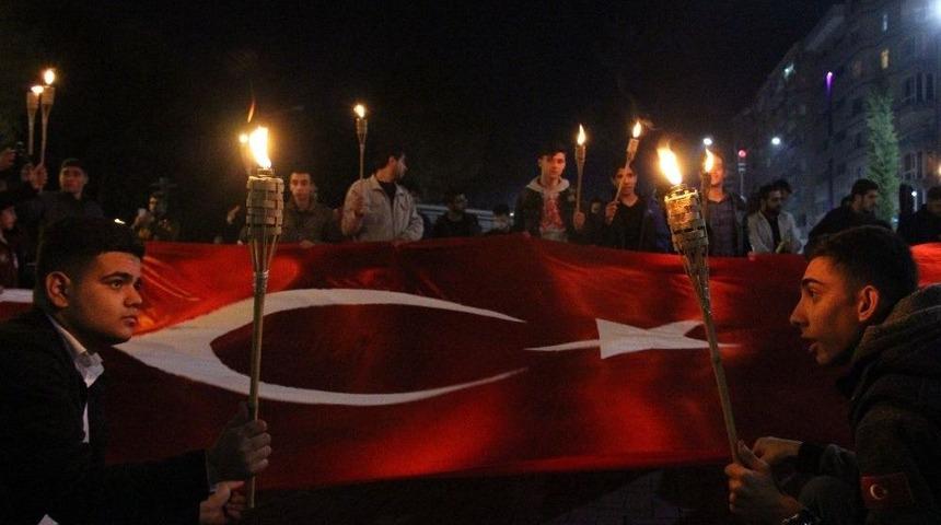 Elazığ&rsquo;da &Ccedil;anakkale Zaferi Y&uuml;r&uuml;y&uuml;ş&uuml;