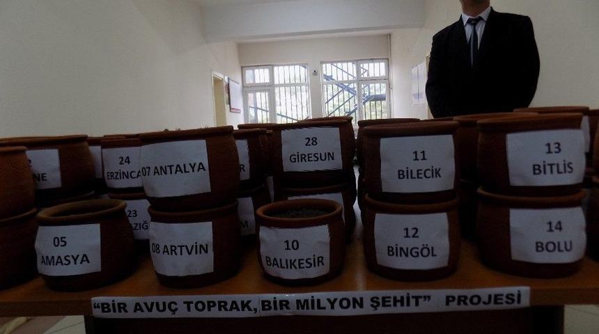 Şehitler İ&ccedil;in 81 İlden Toprak Taşıdılar