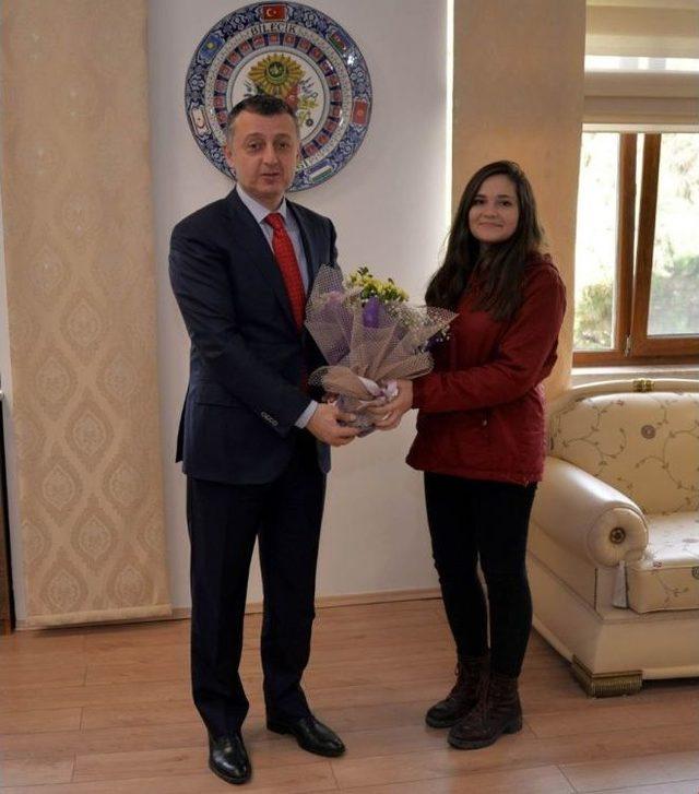 Vali B&uuml;y&uuml;kakın&rsquo;dan &Ccedil;ocuklara Tam Destek 1