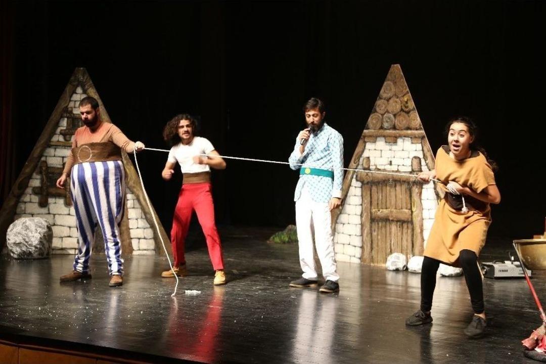 Miniklere Erdemli Ve &Ccedil;alışkan Olmak &rsquo;asterix Ve Oburix&rsquo; İle &Ouml;ğ&uuml;tlendi