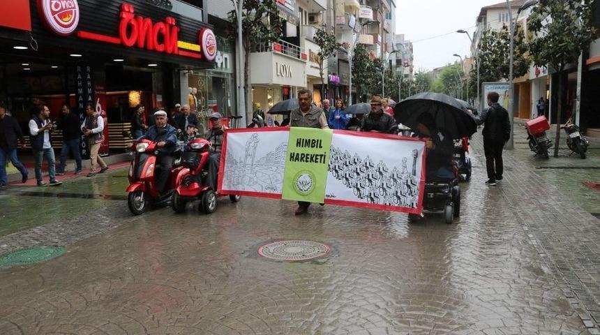 Yağmura Rağmen Engellilere Dikkat Etmek İçin Yürüdüler