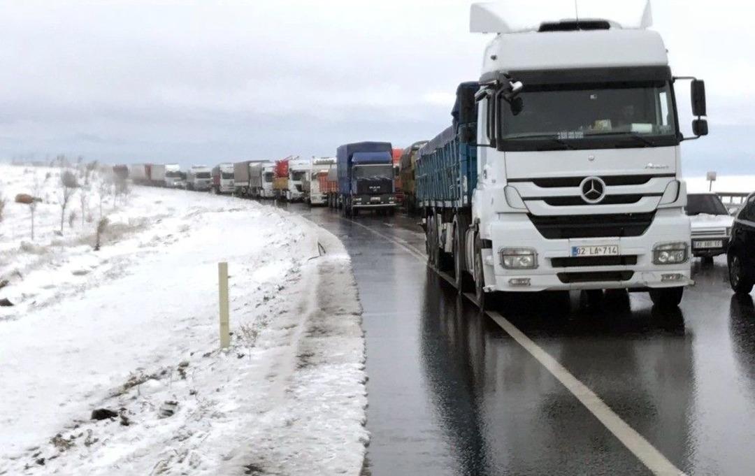 Konya&rsquo;da Kar Yağışı Karayollarında Etkili Oluyor